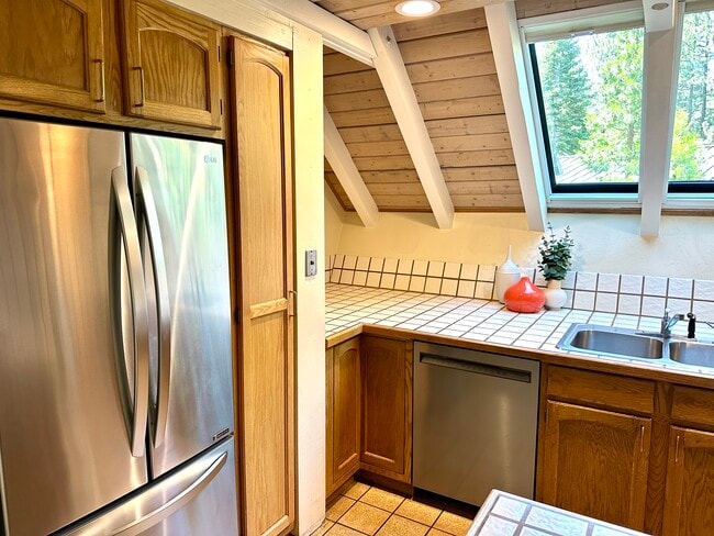 Photo - 5822 Victoria Rd