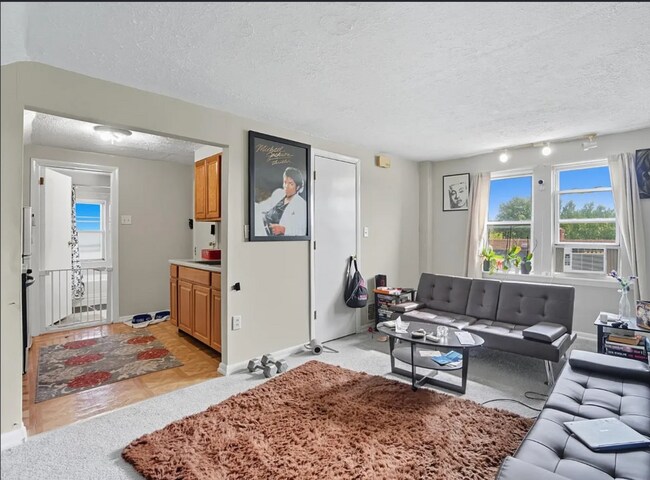Photo - Bright 1-Bed in Prime Cincinnati Location – 875 Sq Ft, Water Included! Unit 3