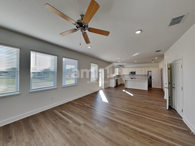 Photo - 2909 20th Ave W