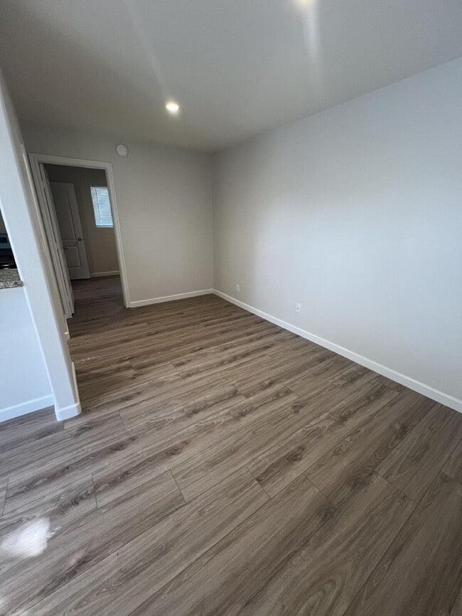 Charming 1-Bedroom Oasis on Highland Drive, Oxnard - Silver Stand