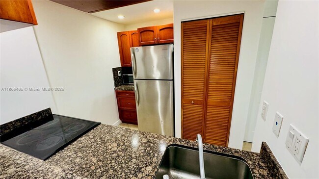 Photo - 540 Brickell Key Dr Unit 300