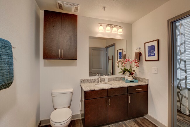 Hubble - Baño - Northside Apartments