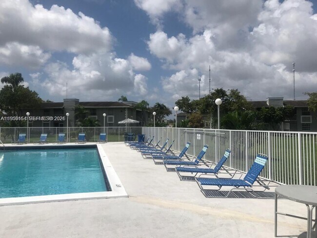 Photo - 439 NE 210th Cir Terrace Unidad 203-22