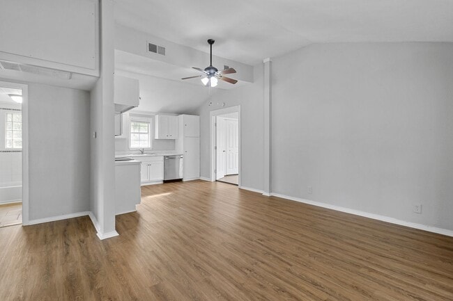 Photo - Charming 2 bedroom, 1 bathroom home located near Historic McKinney!!