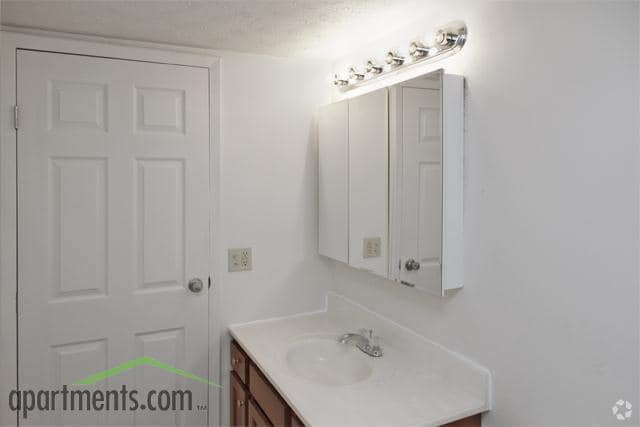 Bathroom - Kings View Apartments
