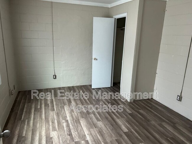Photo - 907 Cleveland St