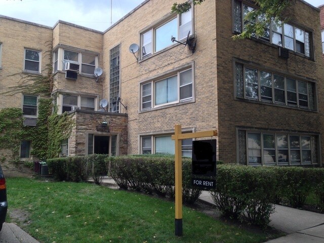 Photo - 6332-6336 N Mozart St Apartments