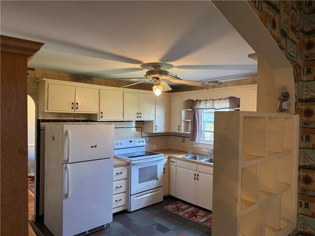 Photo - 51 Sweetbriar Ave
