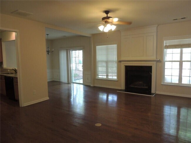 Photo - 2030 Fosco Dr NW