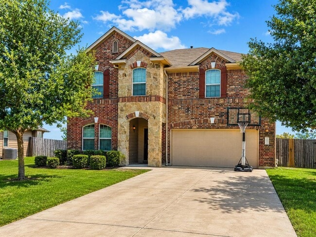 Building Photo - 241 Silver Maple Dr