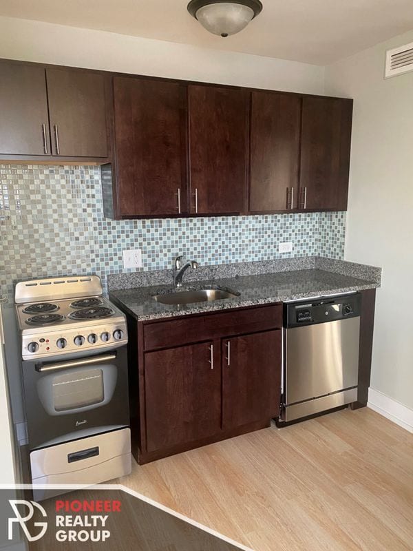 Building Photo - 445 W Wellington Ave Unit W445-15D
