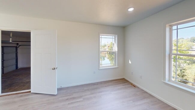 Building Photo - 124 E Sunset Cove Ln