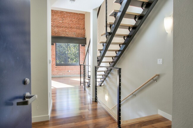 3 Level Loft at Plant 51- 2 Bed/2 Bath - E... - 3 Level Loft at Plant 51- 2 Bed/2 Bath - E... Unit 2113