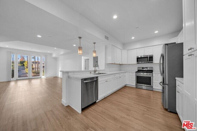 Building Photo - 4114 Vantage Ave Unit 204