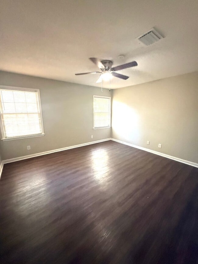 Photo - ** 4 bed 2 bath located in Woodmere Park *...