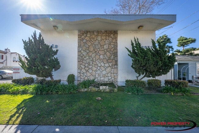 Photo - 9842 Ramona St