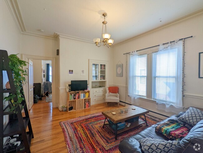 Building Photo - 17 Howe St Unit 1 Rental
