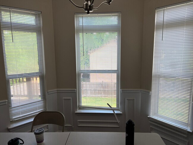 Photo - 1556 Rolling View Way SE