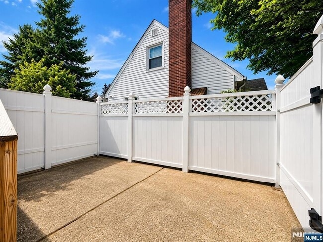 Photo - 40 Linwood St