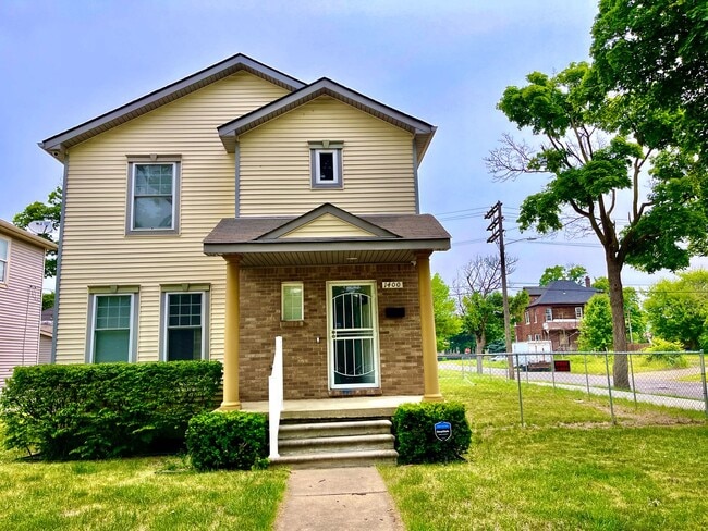 Building Photo - Beautiful, Spacious 3 bed/2 bath House near West Village!