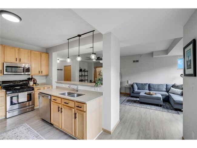 Photo - 2565 Franklin Ave Unit 207