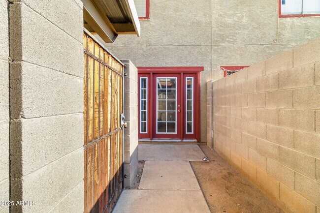 Photo - 2724 W McLellan Blvd
