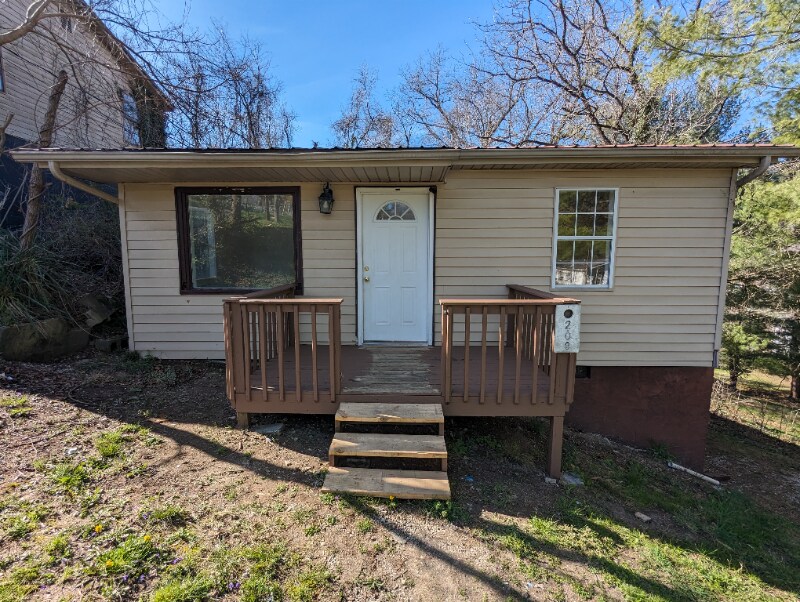 Photo - 208 W Elm St