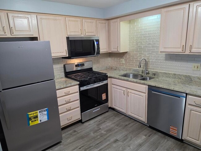 Building Photo - 88 Beacon St Unit 1