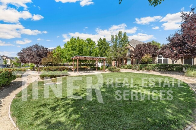 Photo - 1040 Matthews Run Way