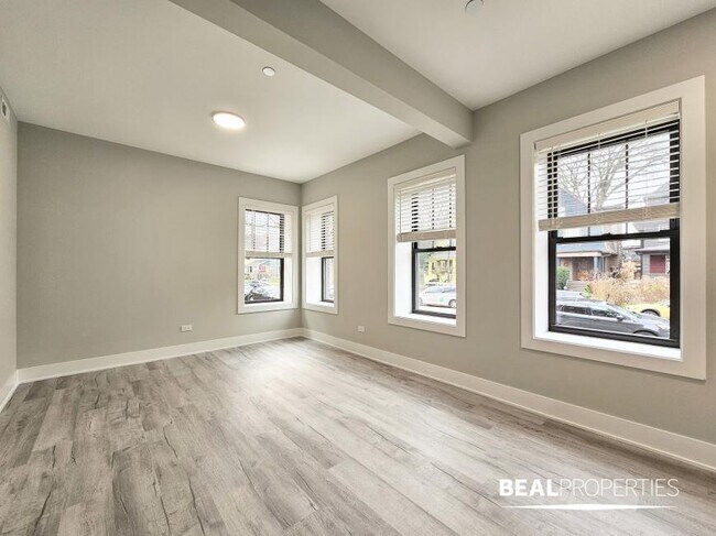 Building Photo - 2 bedroom in EVANSTON IL 60202 Unit W3