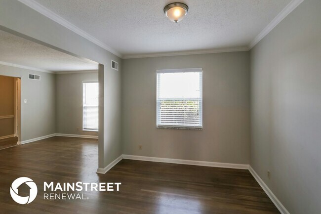 Photo - 4931 Darlington Dr