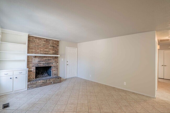 Photo - E 23rd St Duplex Unidad 10924