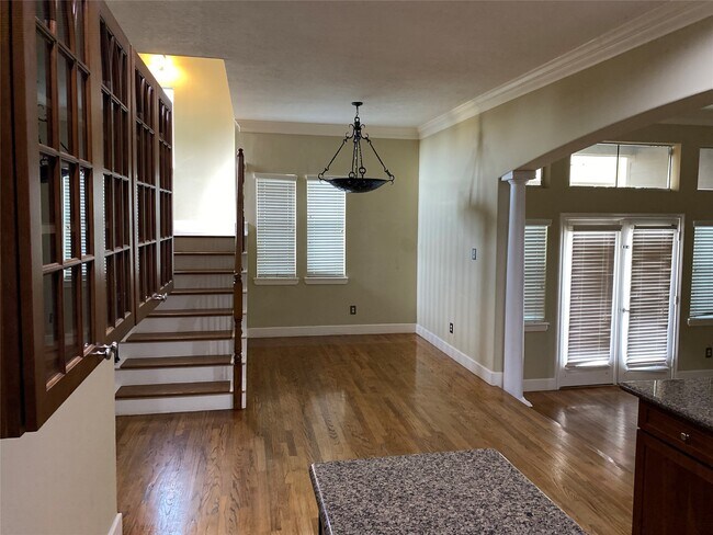 Photo - 918 W 26th St