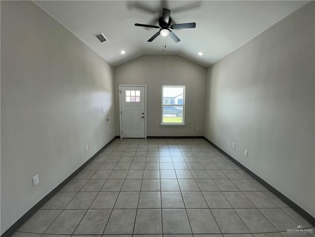 Photo - 10 Valley S Cir Unidad B