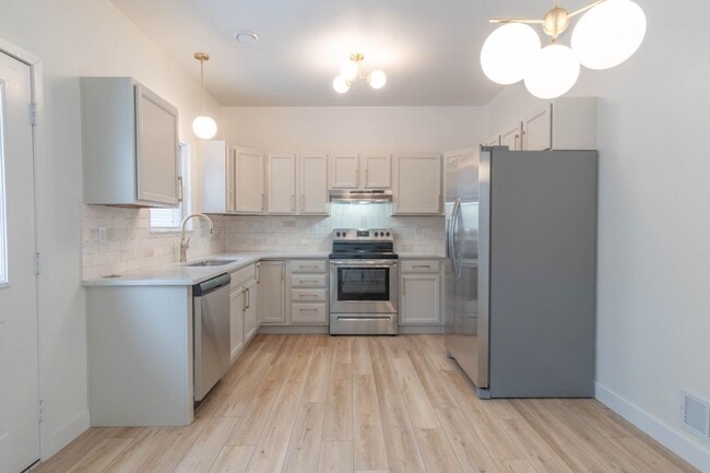 Building Photo - 3 Bedroom Single Family Unit 119 River St