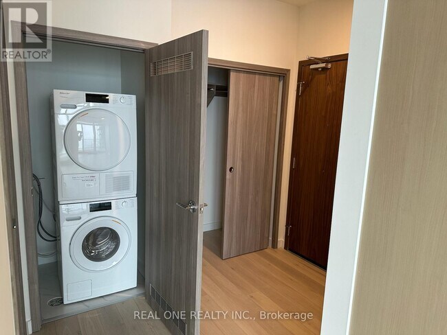 Photo - 1 Concord Cityplace Wy Unit 6905