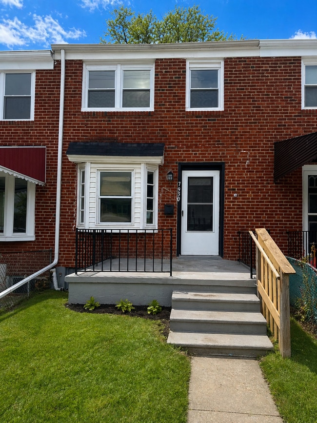 Building Photo - Charming 3-Bedroom Home with Fenced Yard & Private Parking