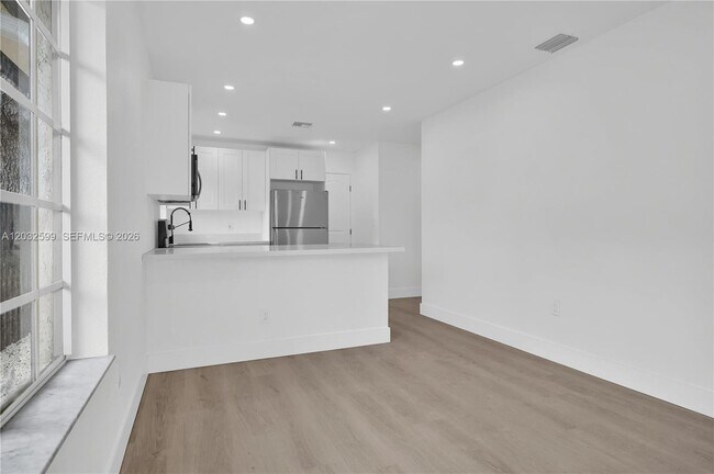 Photo - 3430 NW 10th Ave Unit 3430