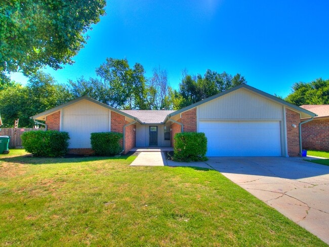 Building Photo - 4 Bedroom Home with Space Inside and Out! ...