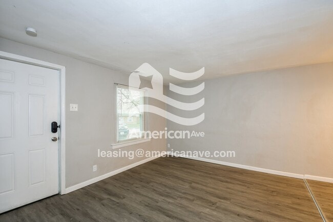 Photo - 405 Jean Ave