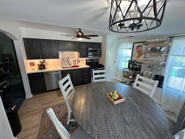 Photo - 1023 McCarthy Rd Unidad B