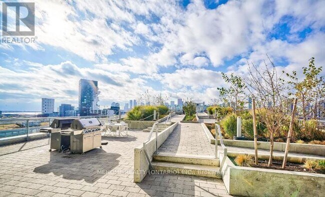 Photo - 30 Baseball Pl Unité 1115