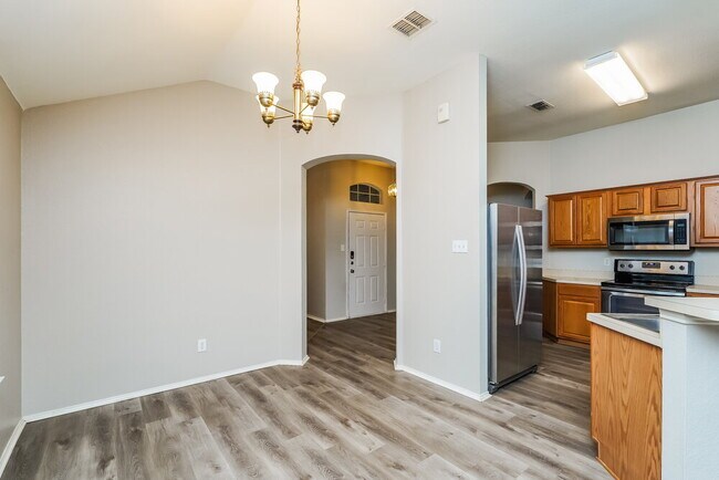 Photo - 5528 Spring Ridge Dr