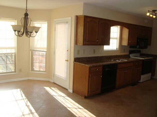 Photo - 404 Silk Oak Dr