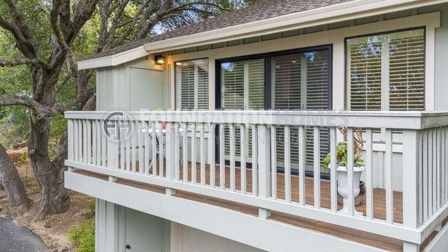 Photo - Tranquil Corte Madera Townhouse! DECK! 2 C...