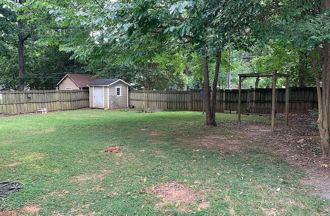 Photo - 2146 McClintock Rd