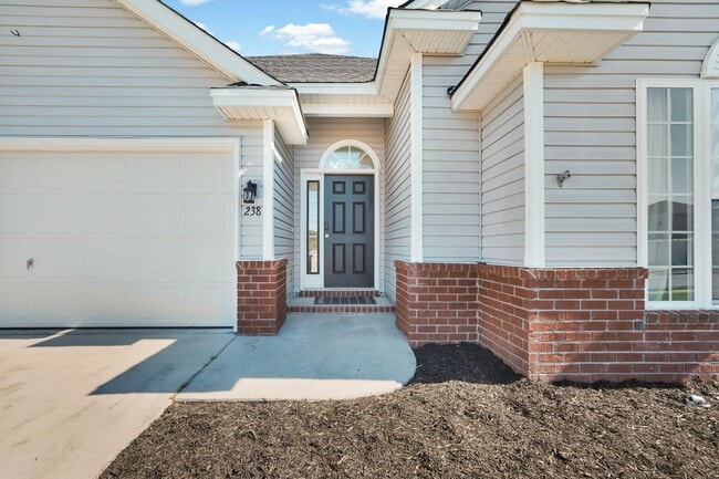 Photo - Centrally Located Ranch Home in Richmond Hill