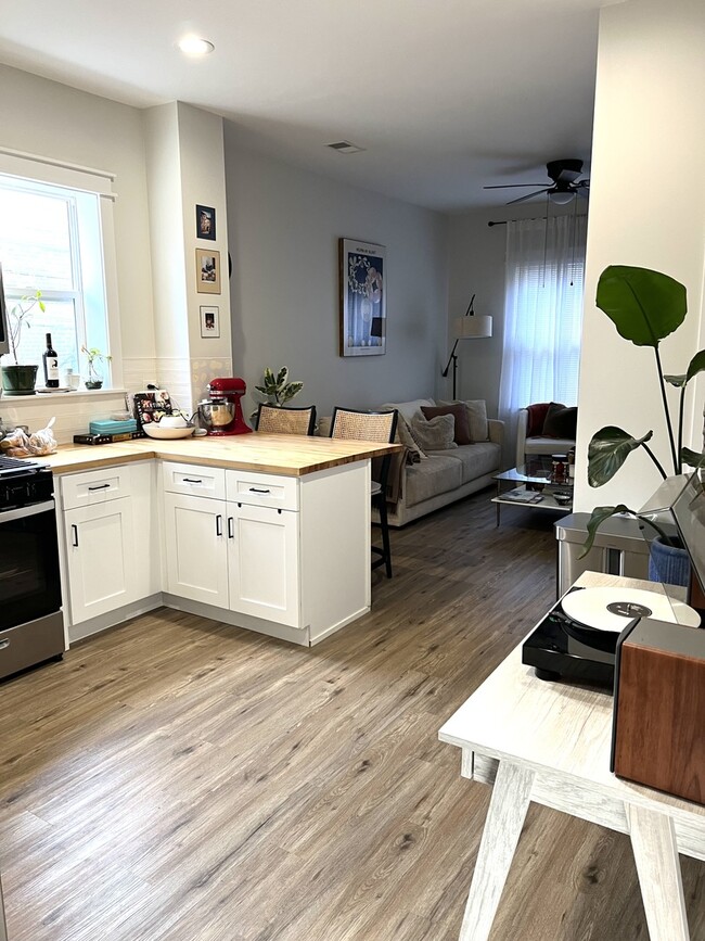 Photo - 1943 N Winchester Ave