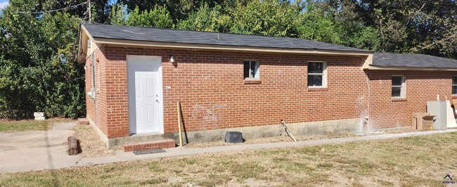 Building Photo - 402 Curtis St Rental