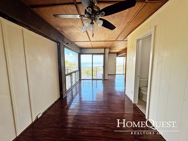 Photo - Large 4BR/2.5BA Home with a View! $4000/mo Unidad 4BR